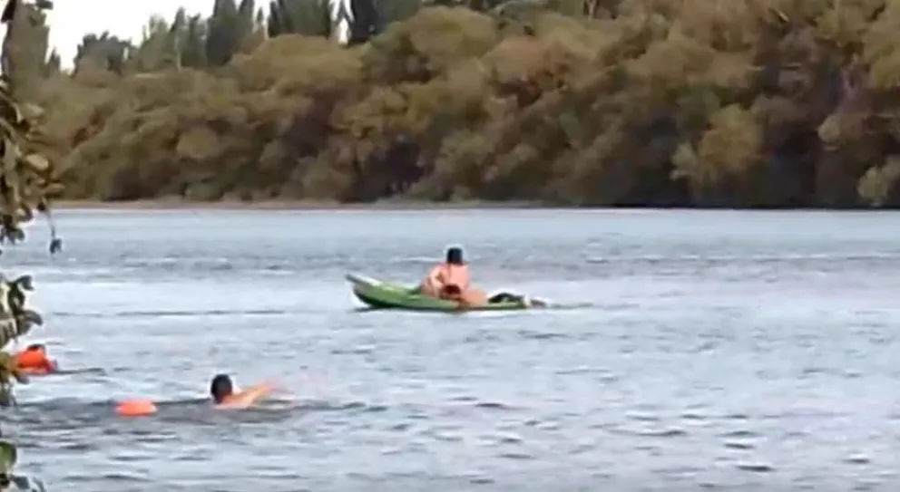 El hecho ocurrió debajo del puente, en la margen norte - imágenes y video Silvio Hansen. 
