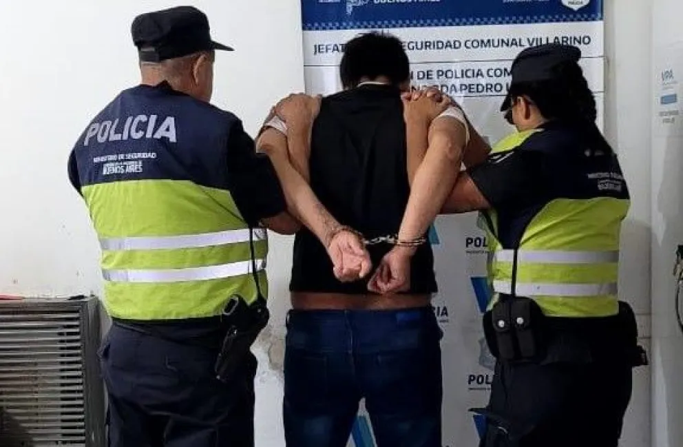 El sujeto fue trasladado a la unidad policial. 