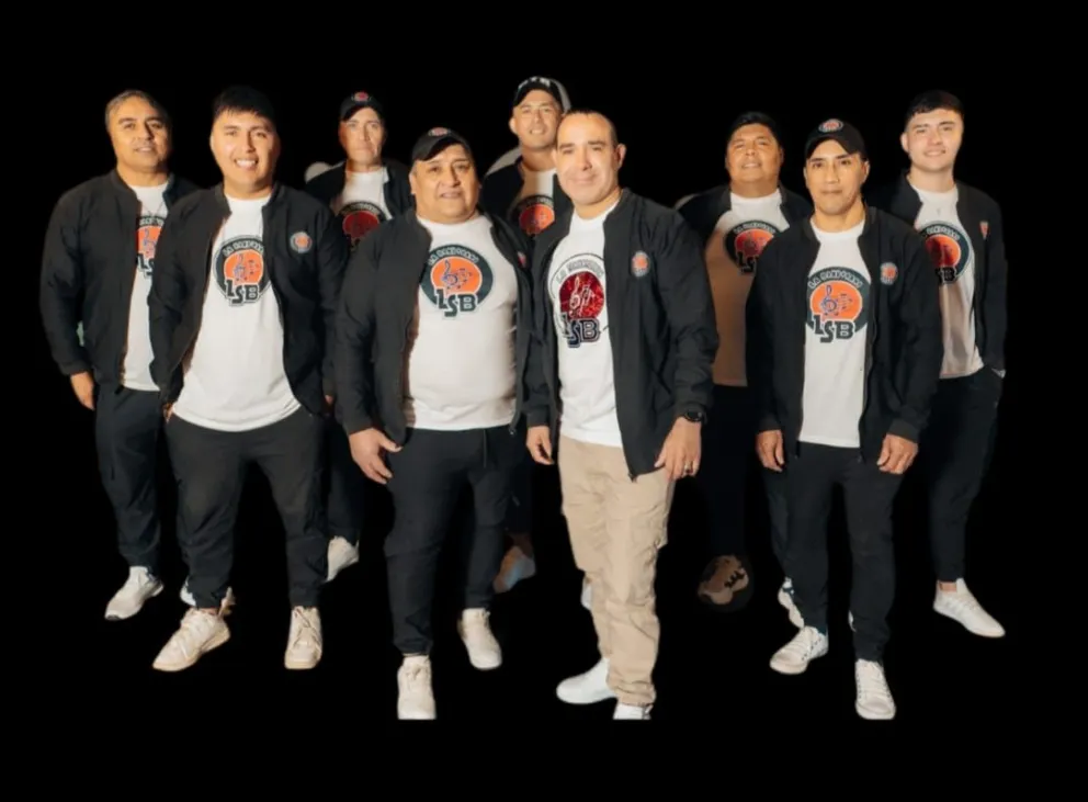 El grupo a pleno, listo para una nueva presentación. 