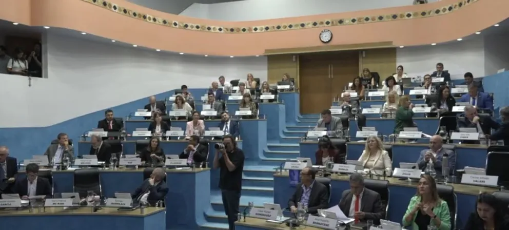 Sesión extraordinaria en la Legislatura de Río Negro. 