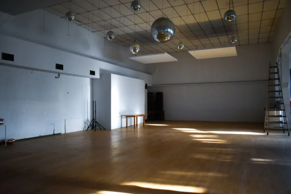 Salón Los Aromos, con una nueva propuesta cultural y gastronómica. Fotos Vanesa Schwemmler para NoticiasNet. 