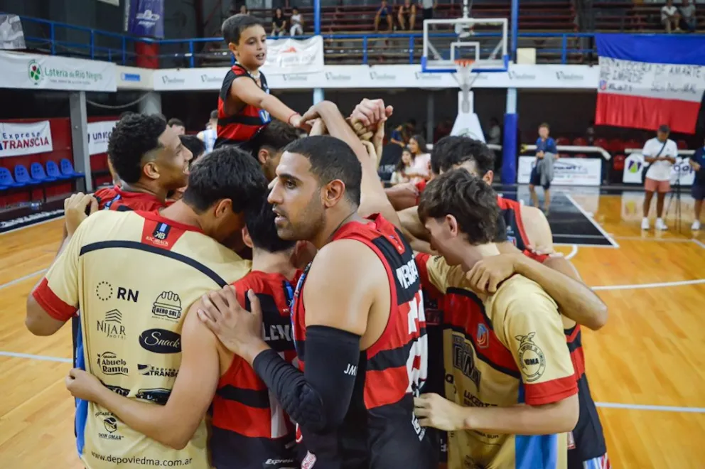 Vuelta al triunfo para Deportivo Viedma. Fotos: Emanuel Mirenghi para NoticiasNet. 
