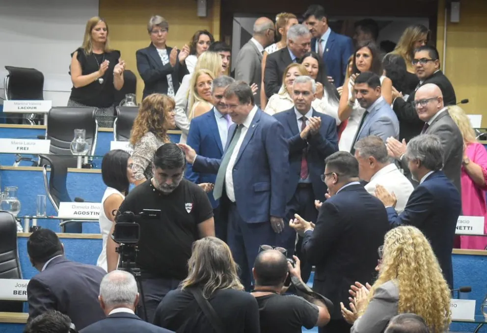 La llegada del mandatario provincial para su alocución. Fotos Vanesa Schwemmler.