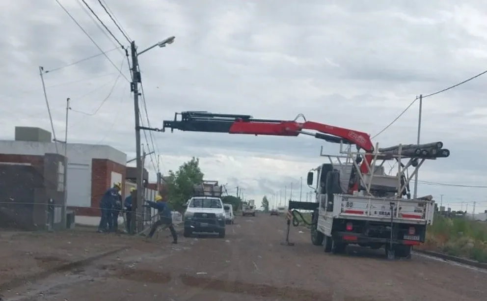 Los operarios de la empresa llevaron tranquilidad a los vecinos. 