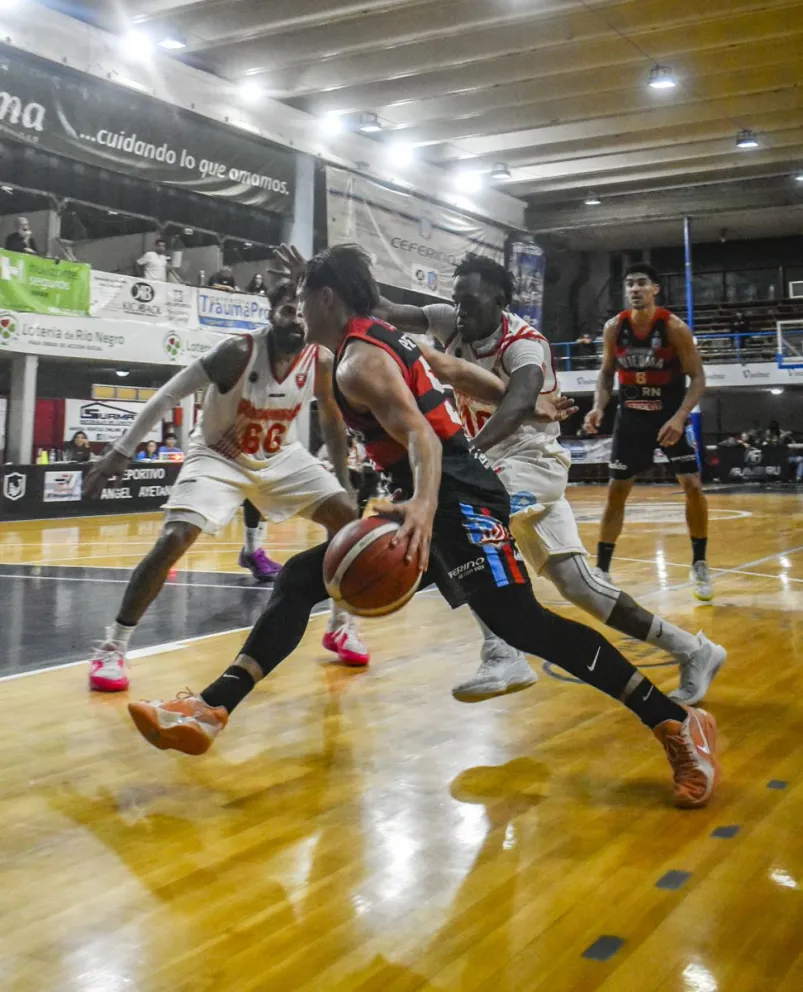 Victoria sin reproches para Depo Viedma. Fotos: Vanesa Schwemmler para NoticiasNet.