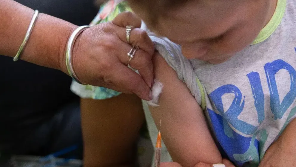 Los nacidos en 2015 y 2021 son la prioridad en los vacunatorios.