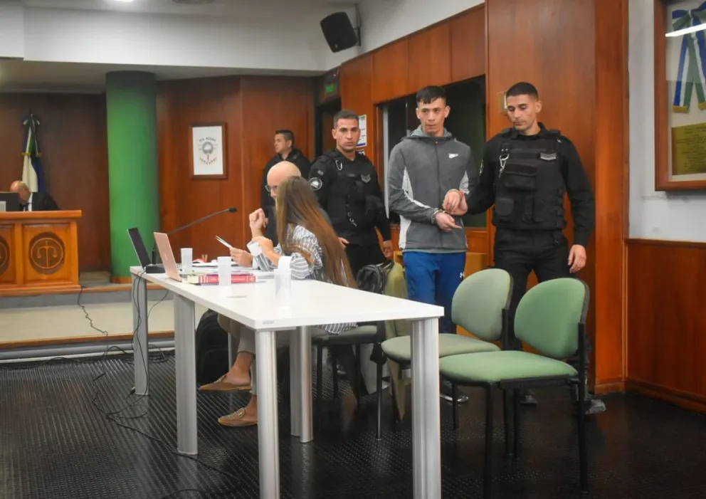 Yuthiel Huinca fue declarado culpable de homicidio de Caracciolo y ahora espera la pena. Fotos NoticiasNet. 