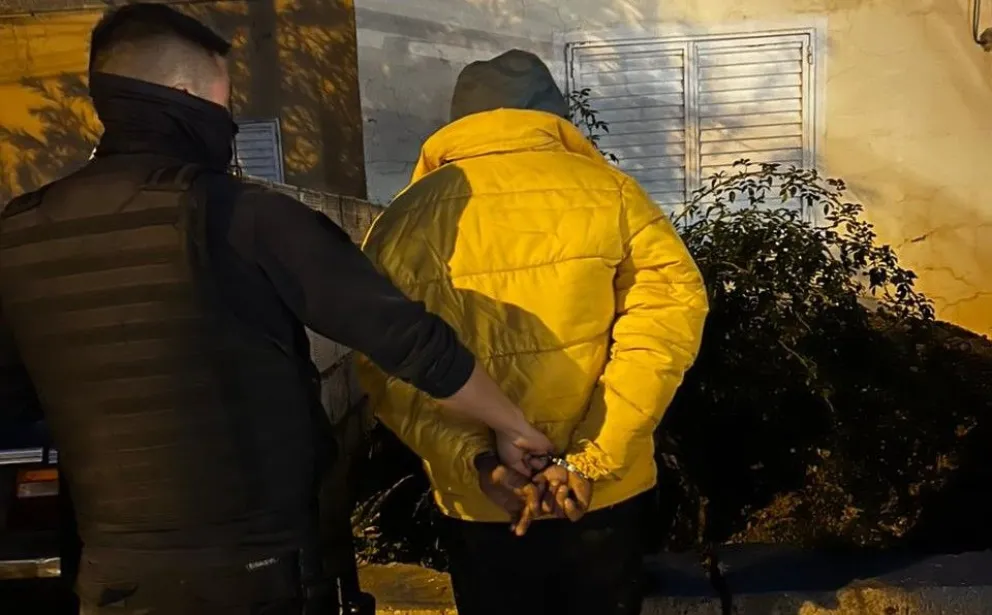 El sujeto fue llevado a la unidad policial. 