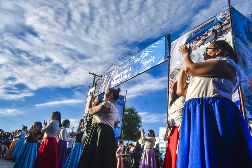 Las danzas tradicionales siempre presentes en la ceremonia. Fotos: Vanesa Schwemmler.