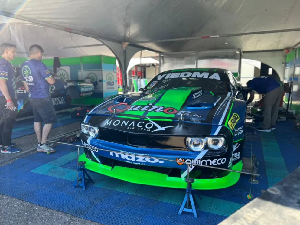 Toda la pasión fierrera en Viedma. Fotos NoticiasNet. 