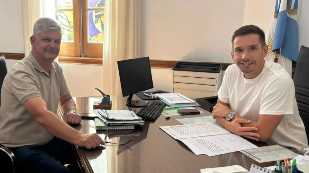 El Ministro Río formalizó la transferencia junto al Intendente Leineker.
