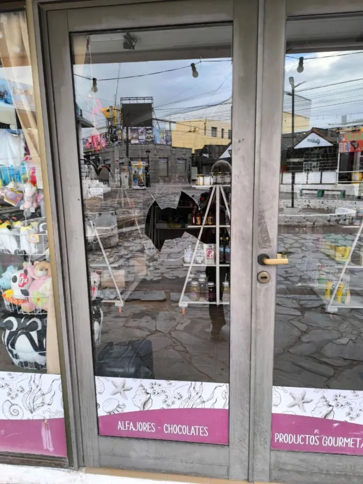 El robo fue en un local comercial de la segunda bajada, en Las Grutas. Foto: gentileza 
