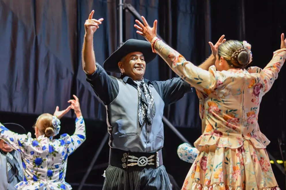 El músico chubutense Yoel Hernández lanzó una convocatoria para seleccionar seis parejas de danza de la Patagonia. Foto: Archivo de NoticiasNet.