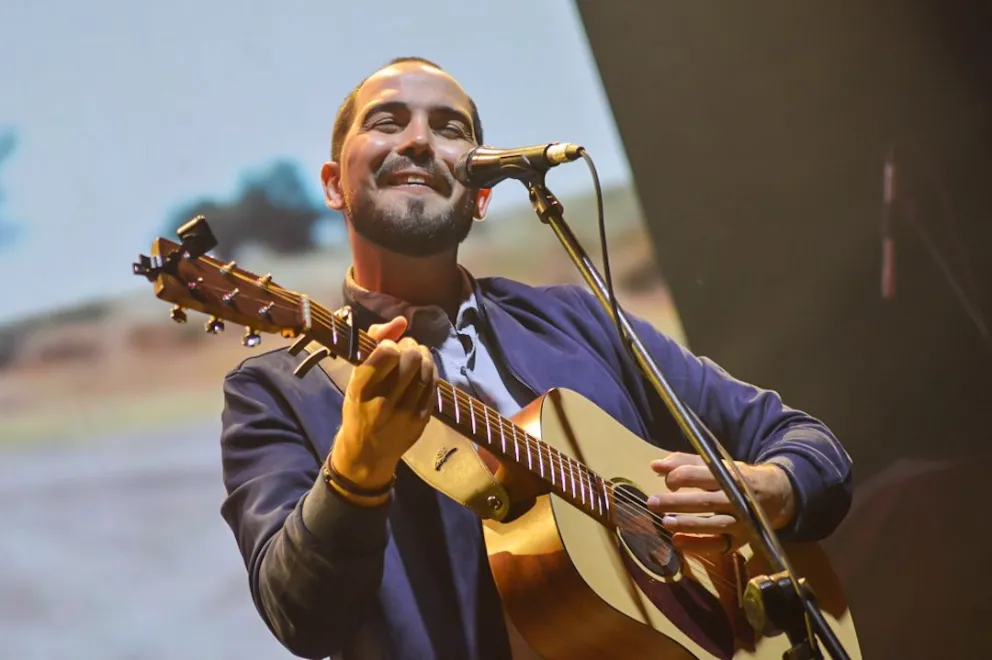 Alex Freidig deleitó al público de Patagones. Fotos Emanuel Mirenghi