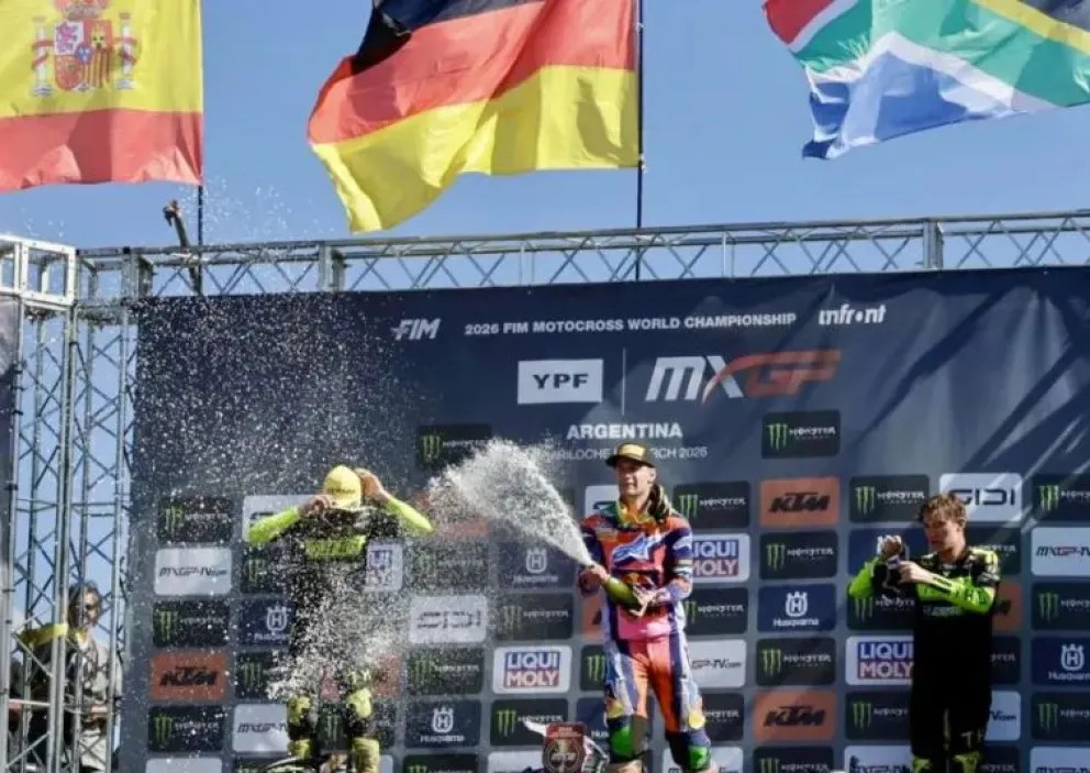 El momento del festejo. Foto: Eugenia Neme. El Cordillerano.