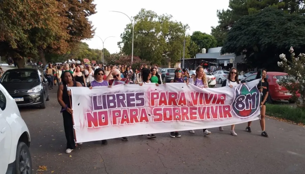 La marcha también recorrió la calle costanera. 