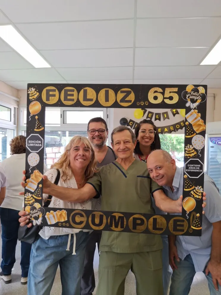  El medico neonatologo Alejandro Herce Heubert, junto a sus compañeros.