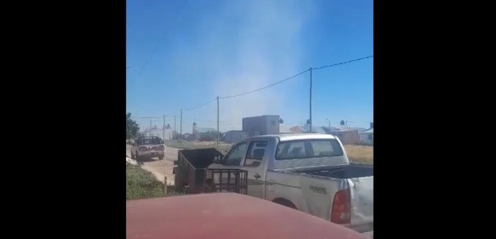 El humo nuevamente presente afecta los vecinos del barrio Coopteba. 