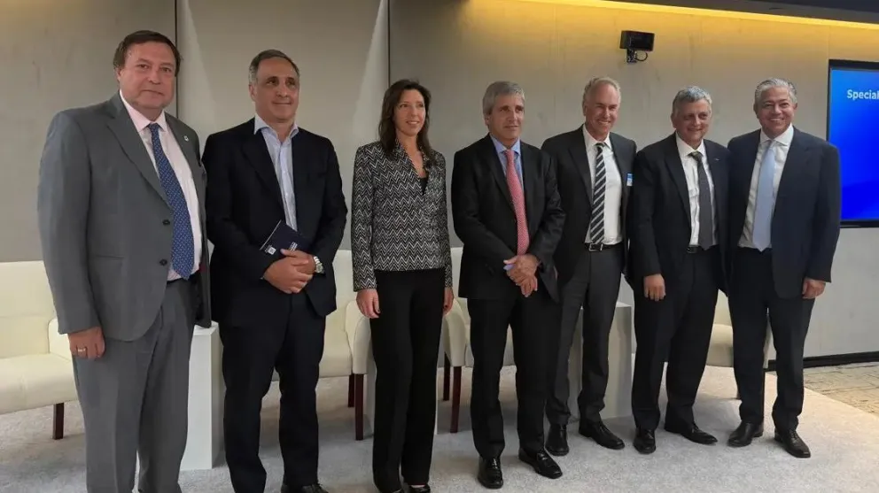 El Gobernador Weretilneck con los titulares de las principales empresas petroleras. Foto: Gentileza.