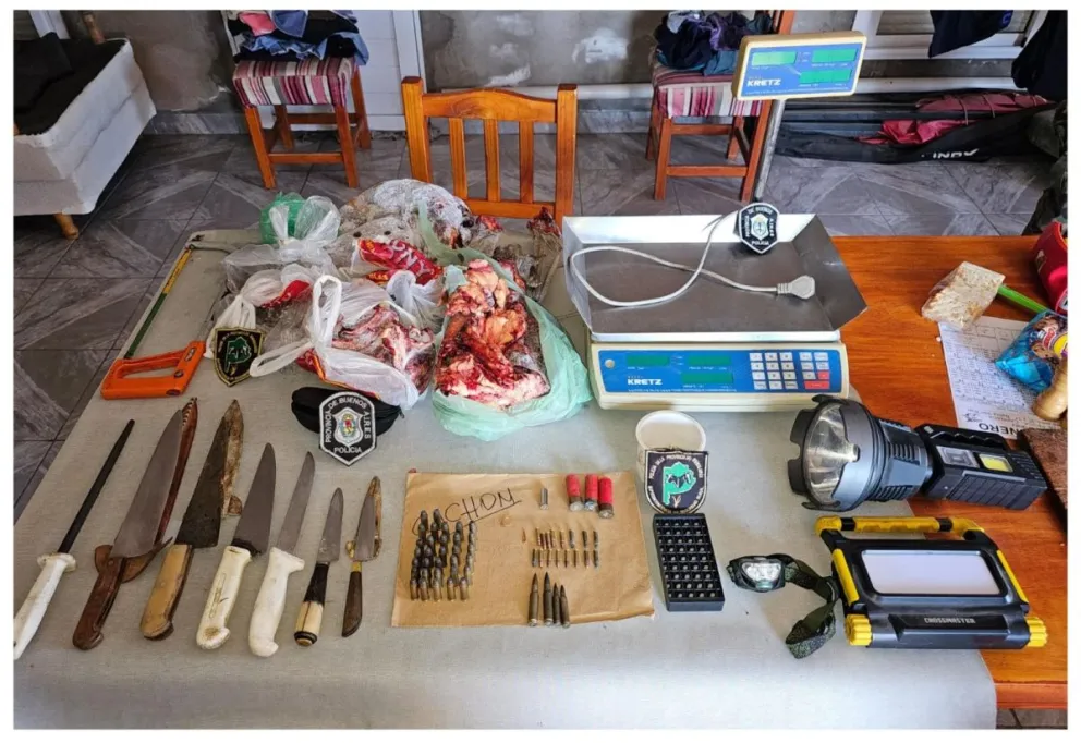 Los elementos secuestrados por el personal policial. 