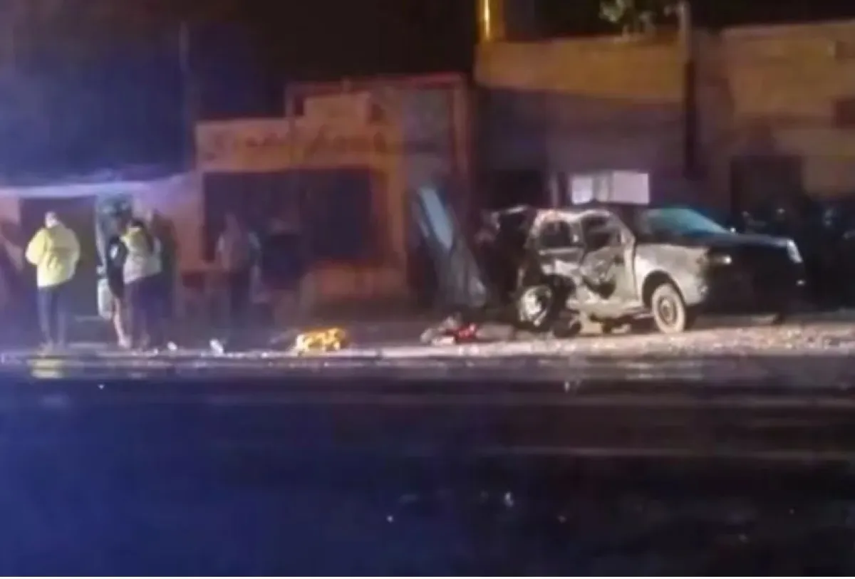 Murieron dos personas en un violento choque frontal en la Ruta 22 ...