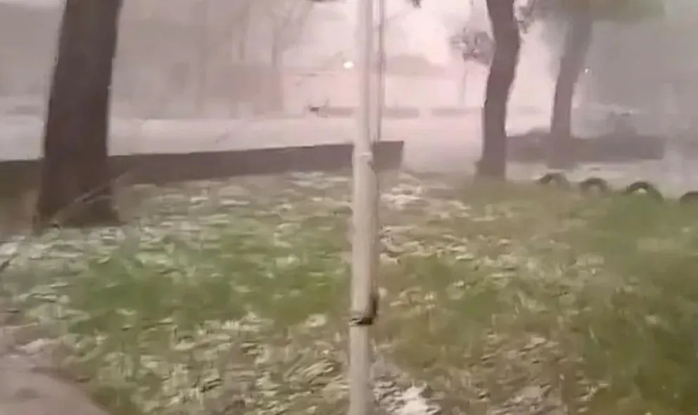 Este episodio se suma a otros reportes de intensas tormentas en la región.