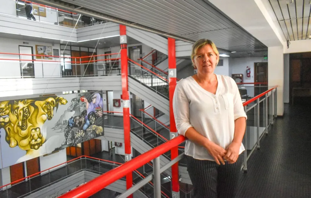 Adriana Abel y el detalle de las adopciones en la provincia. Fotos Vanesa Schwemmler para NoticiasNet. 