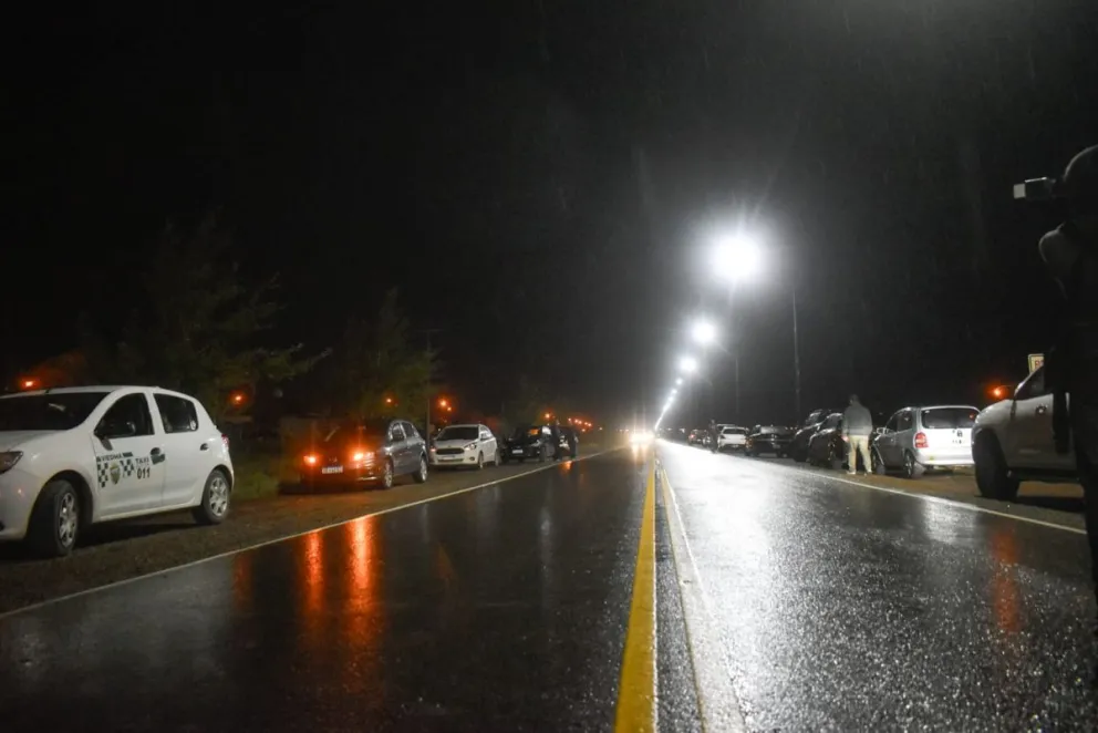 El corte de cinta accionó de manera simultánea el sistema lumínico. Fotos: Vanesa Schwemmler.