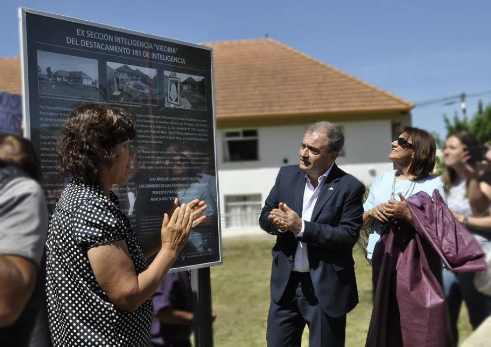 Su presencia en el entramado urbano invita a recordar, reflexionar y sostener la memoria. Archivo.