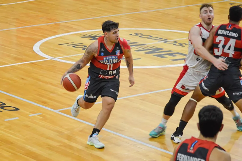 Triunfo y clasificación para Viedma. Fotos: Emanuel Mirenghi para NoticiasNet.