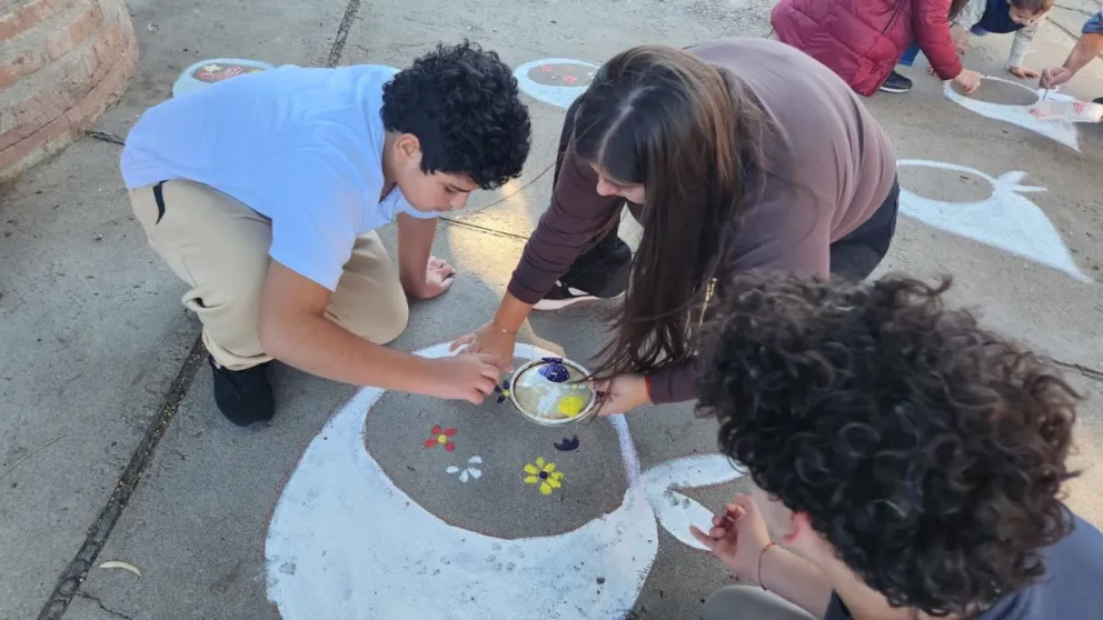 Hubo intervenciones artísticas, música y palabras alusivas. 