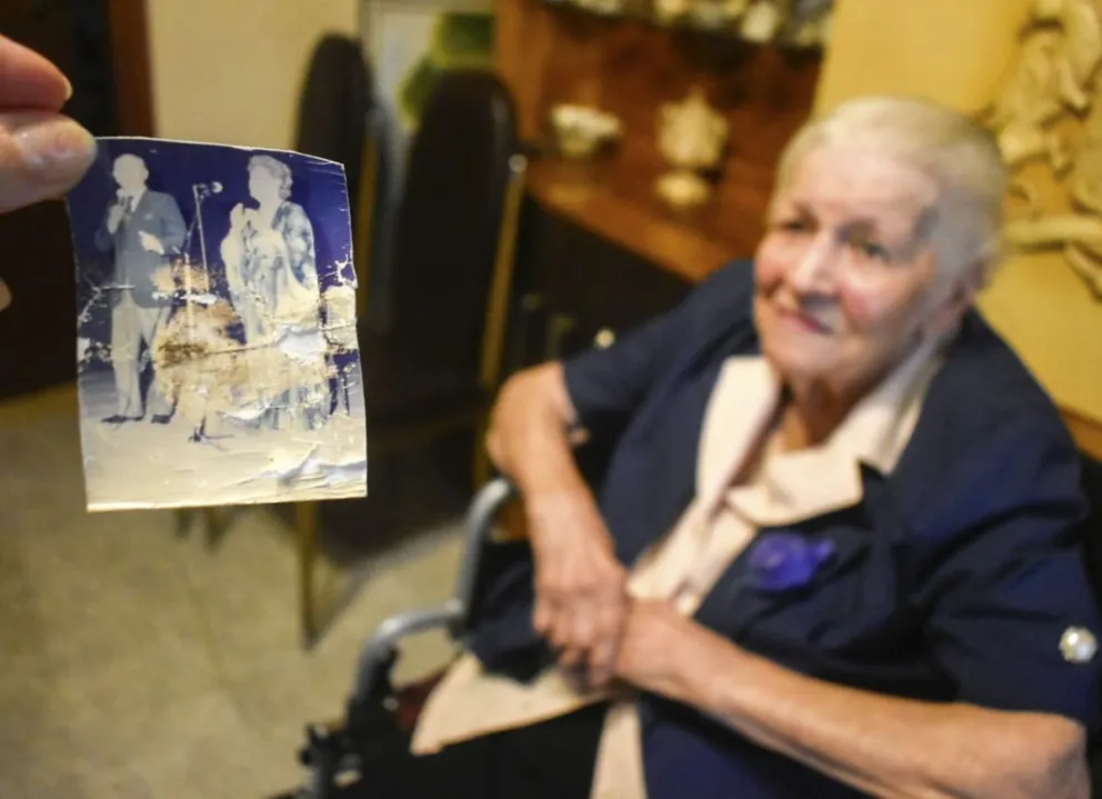 La artista y el baúl de los recuerdos de sus amplios horizontes con la música a cuestas. Fotos Vanesa Schwemmler para NoticiasNet.