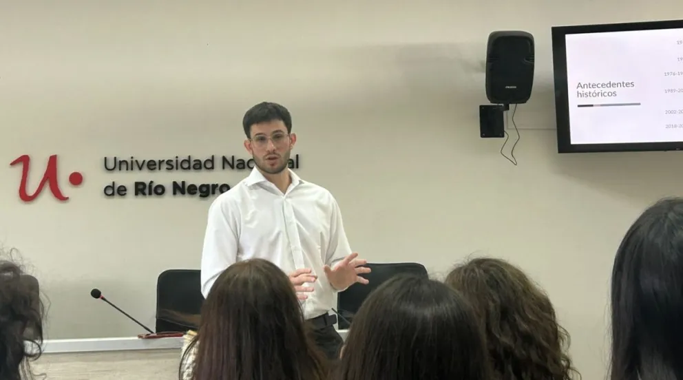 Nuevo graduado en la carrera de Abogacía. Fotos Sede Atlántica UNRN/ Enzo Nacci. 