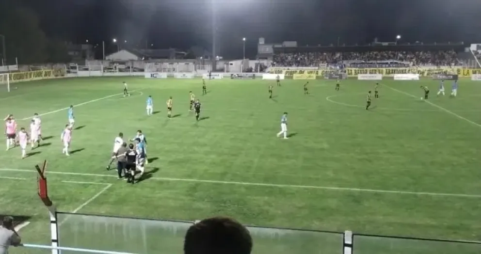 El primer gol de Sol de Mayo fue gracias a un descuido de la defensa de Santamarina. Foto: gentileza Vermouth Deportivo 