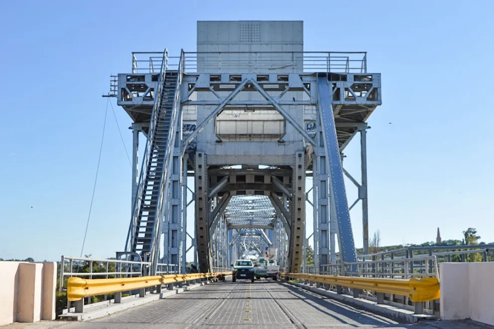 Los concejales presentaron un plan que tiene por objetivo salvar el Puente Ferrocarretero de futuras roturas - foto de archivo.