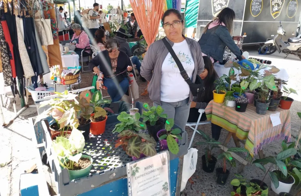 Los sábados se le puede encontrar en la Feria Municipal de Viedma. 