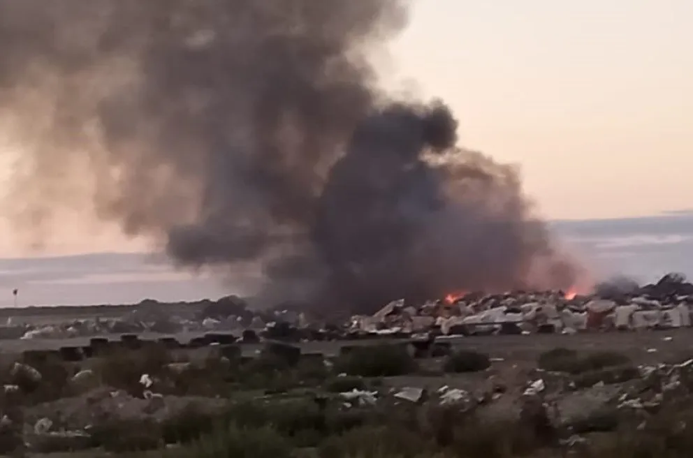 El humo negro se iba para las viviendas del barrio Coopteba y alrededores. 