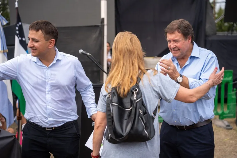 El gobernador y el intendente Duilio Minieri. Foto Gobierno de Río Negro.