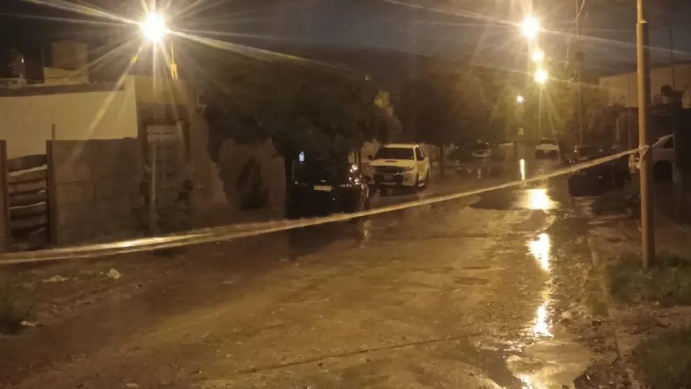 Hubo cortes de calles por anegamientos. Foto NoticiasNet.