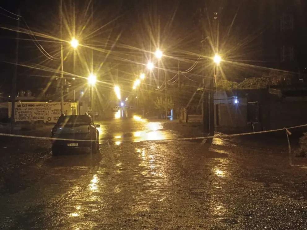 El temporal provocó cortes de tránsito y anegamientos en distintas zonas. Foto: Vanesa Schwemmler. 