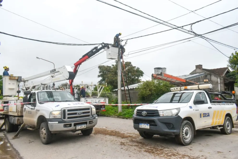 Desde Edersa trabajan para devolver el suministro antes del mediodía. Foto: Vanesa Schwemmler