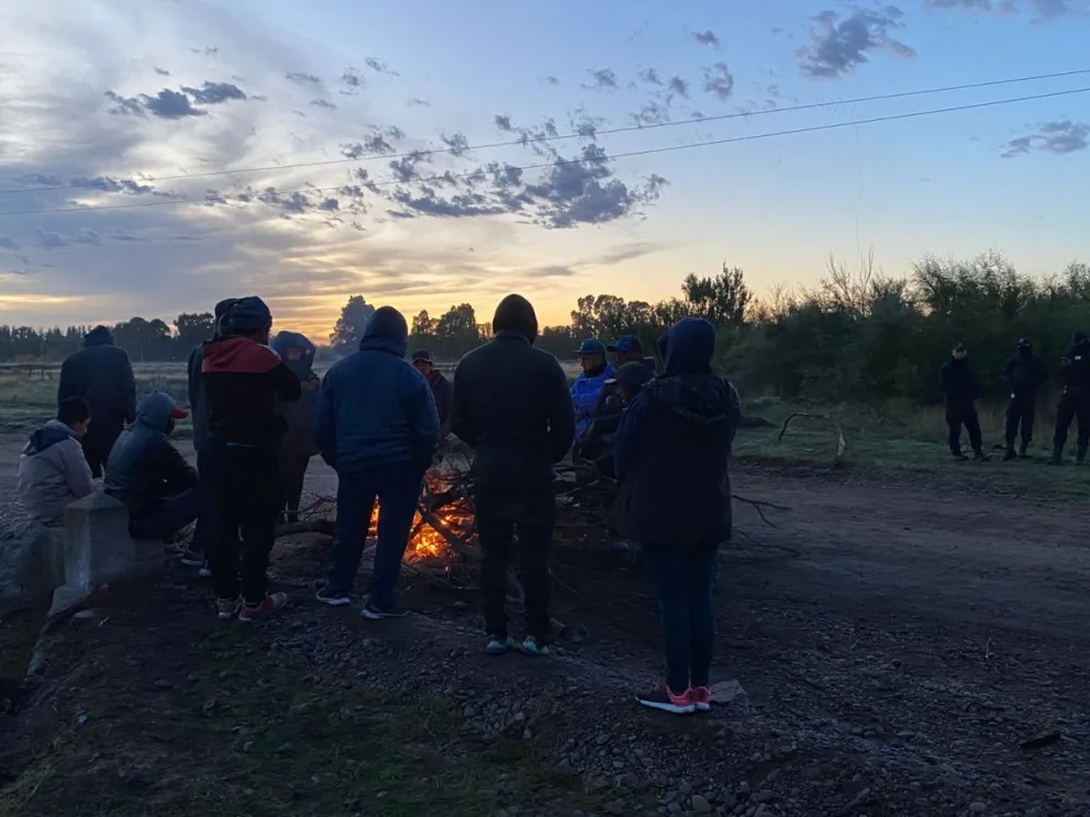 Los trabajadores están desde muy temprano - fotos FM Leo San javier.