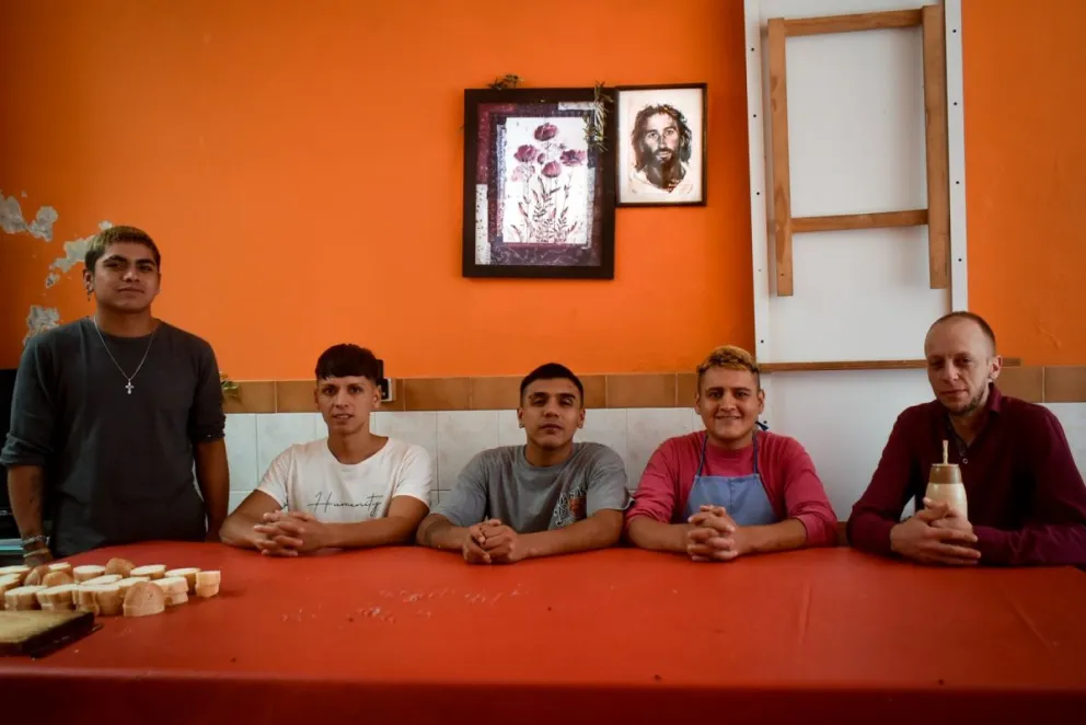 Hogares de Cristo, un proyecto que se consolida y hoy cuenta con 70 personas. Fotos Vanesa Schwemmler para NoticiasNet. 