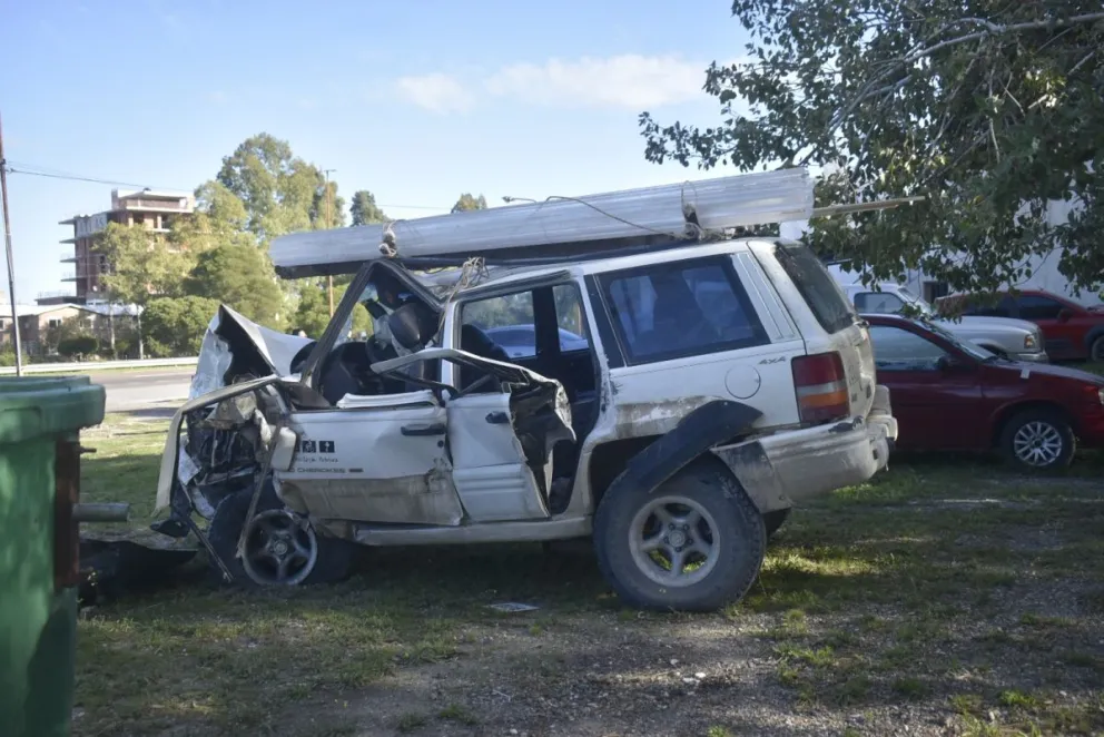 Camioneta Cherokee accidentada en la que viajaba Marcelo Barra y su familia. Fotos NoticiasNet. 