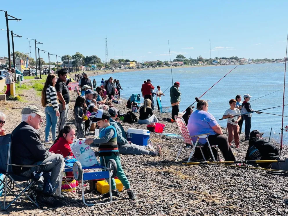 La pesca fue con fines formativos y con devolución de los ejemplares. Foto: Municipalidad de Patagones.
