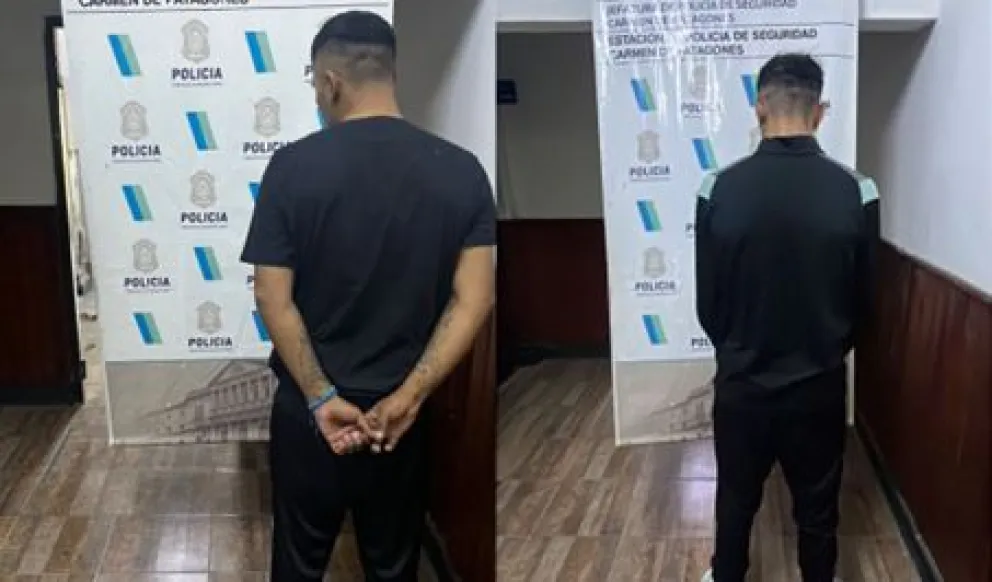 Dos de los tres detenidos por el personal policial.