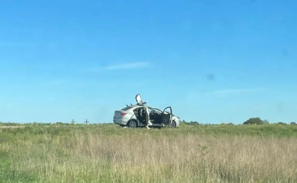 El vehículo tras el accidente con el equino. 