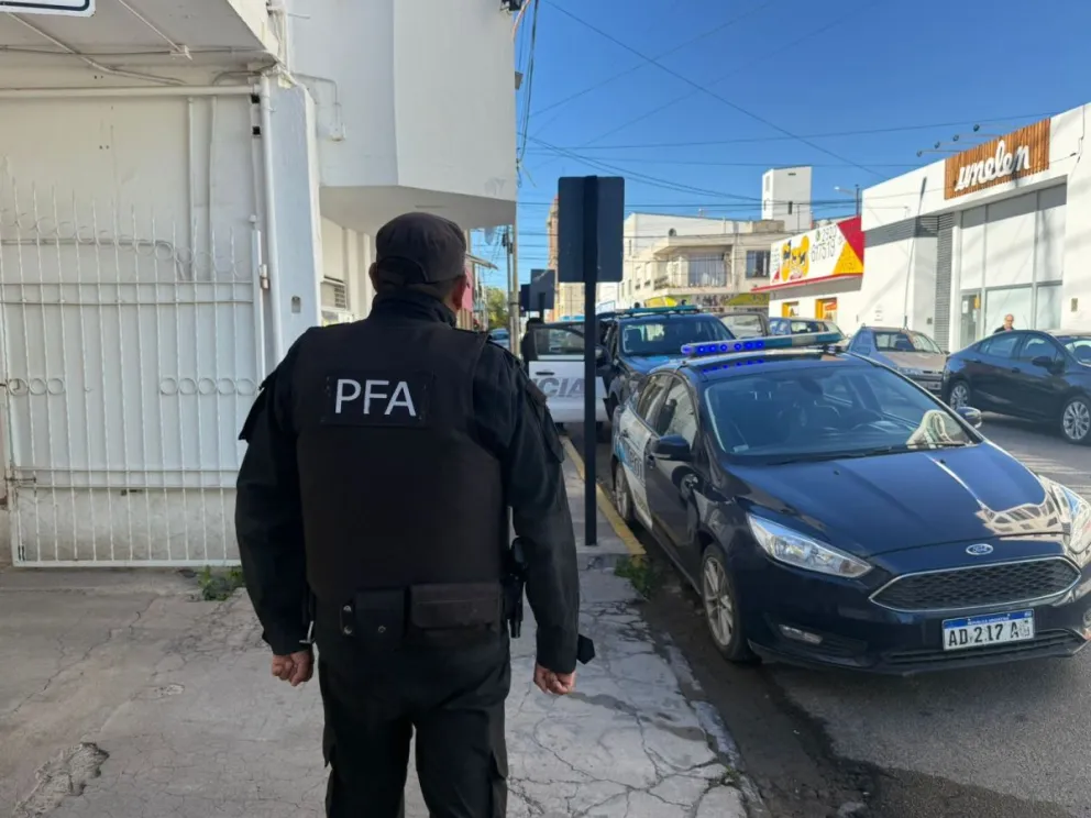 Operativo de la Policía Federal para el traslado de un detenido de Rosario. Fotos NoticiasNet. 