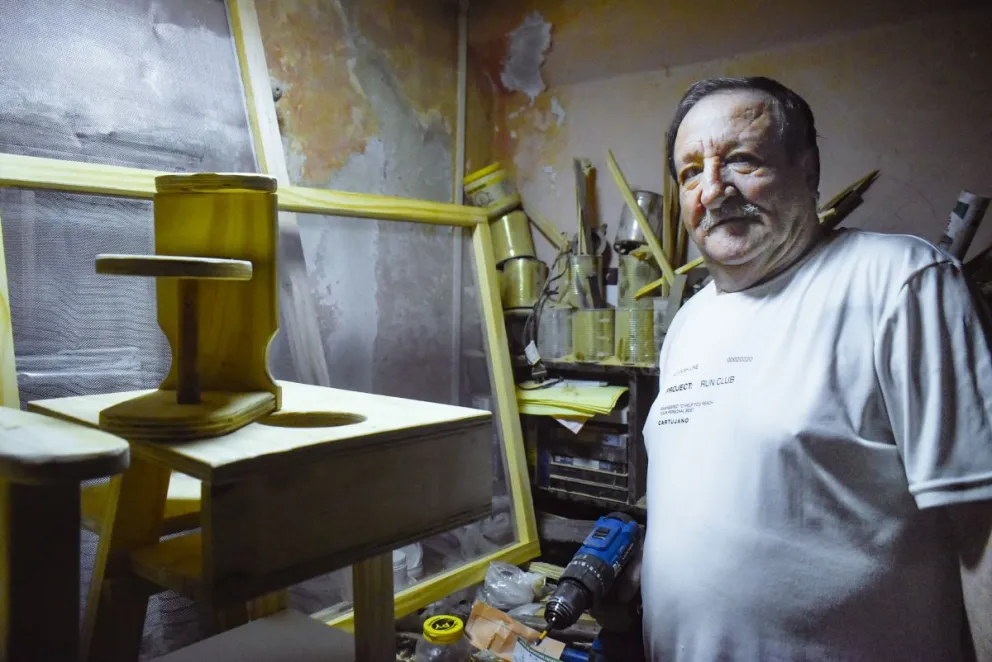 En la intimidad de su taller, Nelson Tanten recibió a NoticiasNet - Fotos: Vanesa Schwemmler.