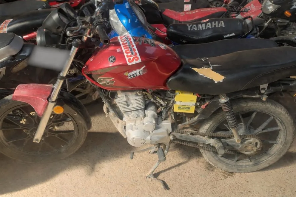 El rodado retenido por falta de documentación y el uso de un escape antirreglamentario.